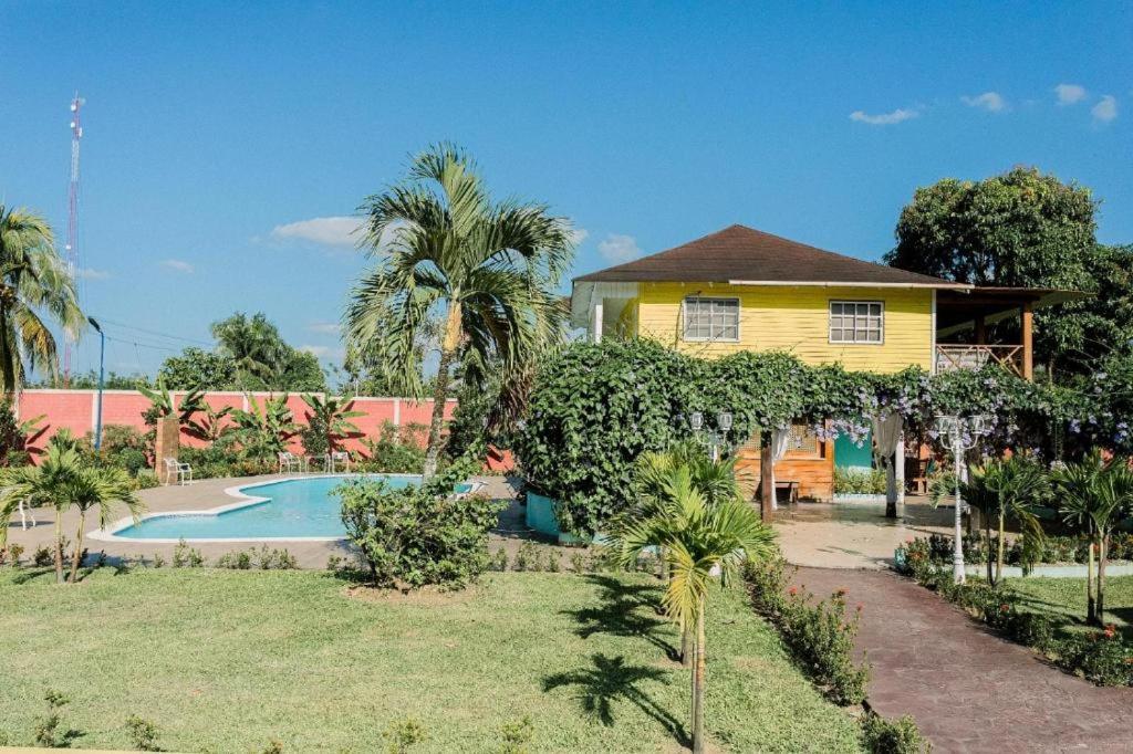 Guacamayos Hotel Bonao Bagian luar foto