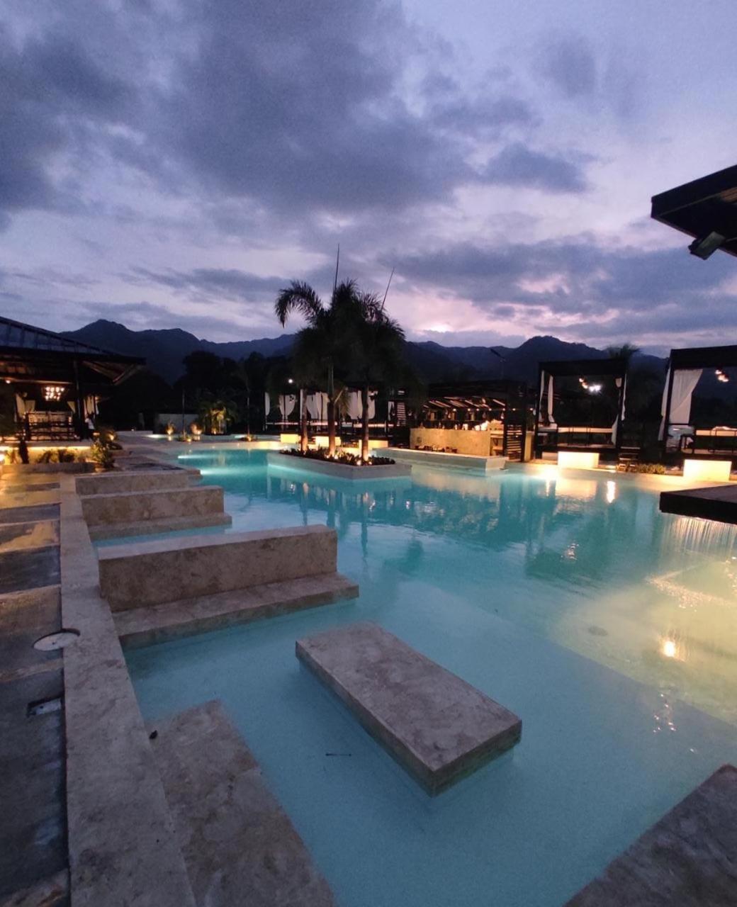 Guacamayos Hotel Bonao Bagian luar foto