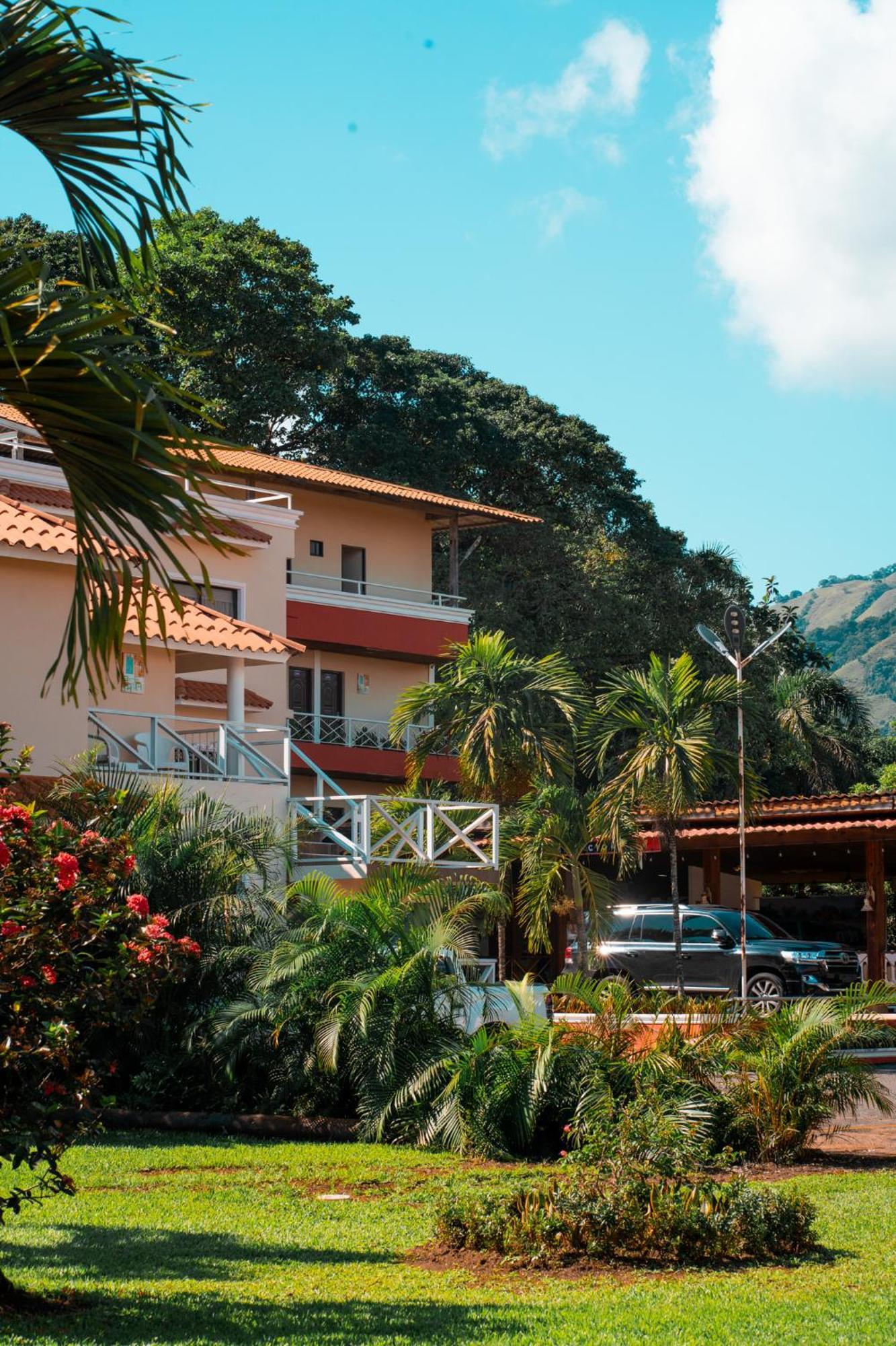 Guacamayos Hotel Bonao Bagian luar foto