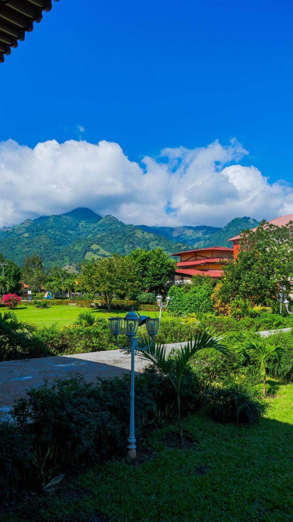 Guacamayos Hotel Bonao Bagian luar foto
