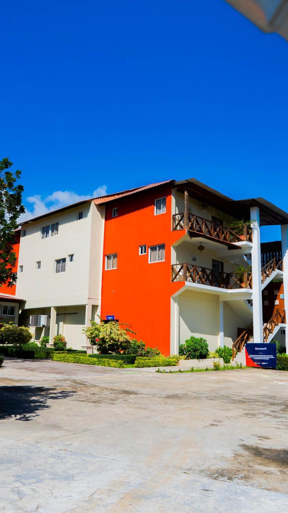 Guacamayos Hotel Bonao Bagian luar foto