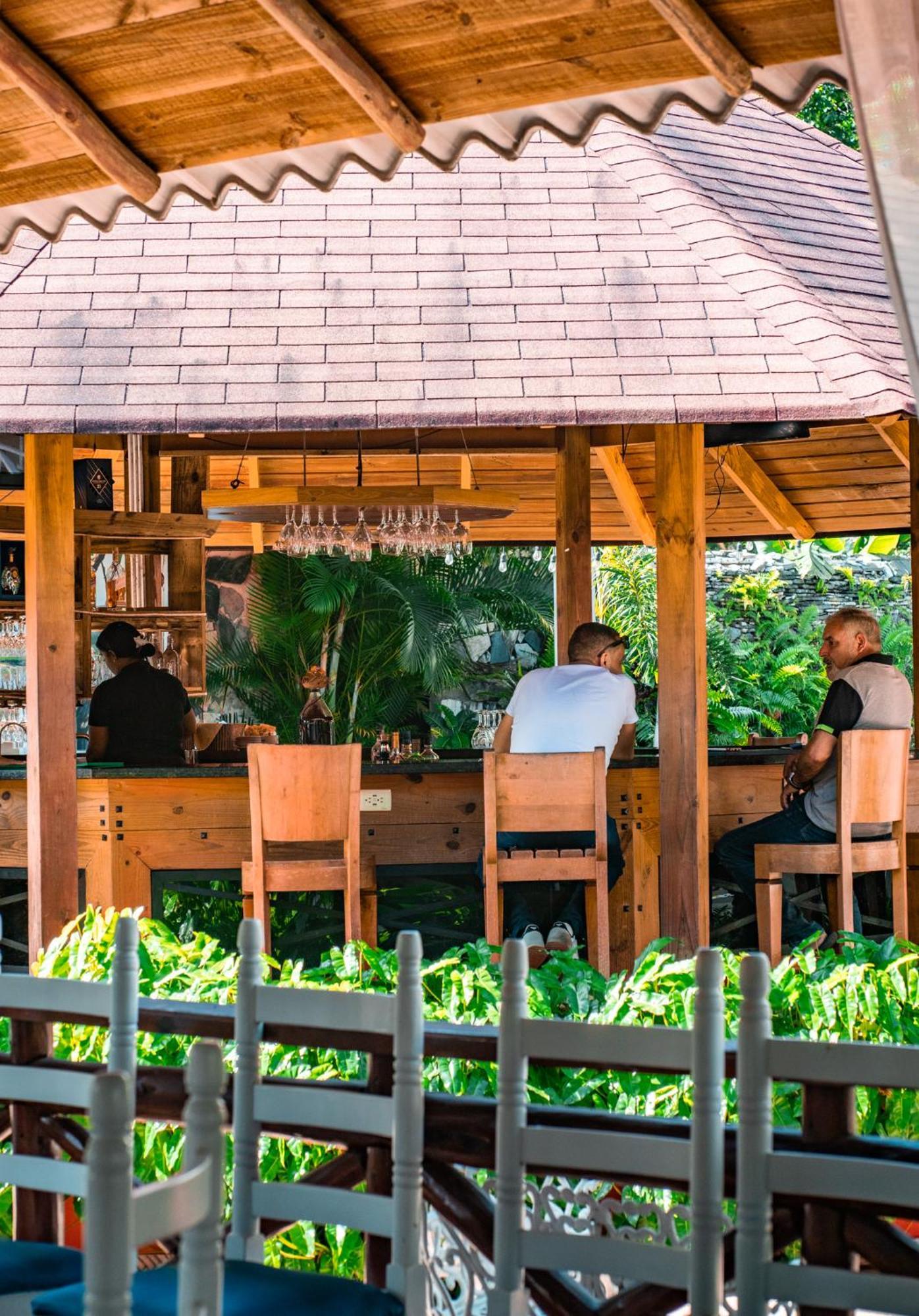 Guacamayos Hotel Bonao Bagian luar foto